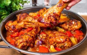 روش پخت فوری مرغ با سبزیجات و سس ویژه وقتی زمان کافی ندارید