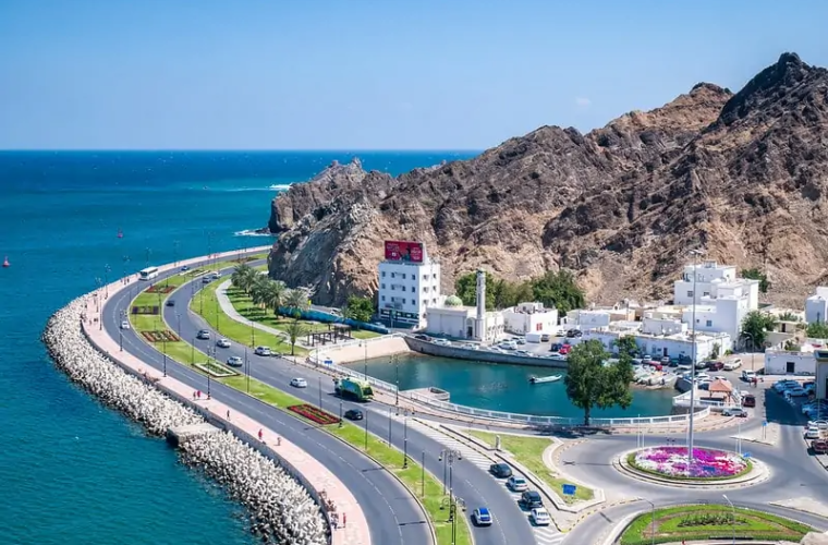 دلارهای مسافر شیراز-مسقط را گرفتند یه جریمه سنگین هم روش !