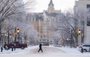 چه کسانی تحت تاثیر طرح دولت کانادا برای محدود کردن صدور ویزای دانشجویی و اجازه کار قرار می‌گیرند؟