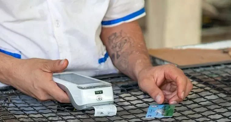 شگرد یک نانوایی در فارس که نان نمی پُخت اما پول پارو میکرد