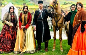 ماجرای اهدای اسب مادیان به بانوی قشقایی در آرامگاه ناصر دیوان کازرونی