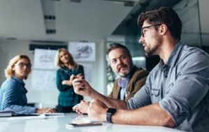 ۱۱ ویژگی که نشان می دهد شما بیشتر از سن تان می فهمید