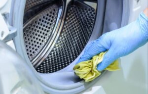 ۴ روش اصولی تمیزکردن لاستیک درب ماشین لباسشویی