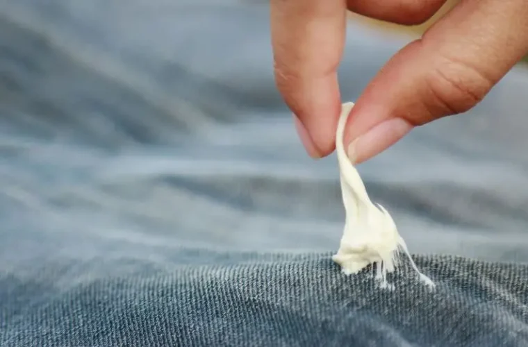 راهکارهای ساده پاک کردن آدامس بر روی لباس، فرش،مبل و شیشه اتومبیل