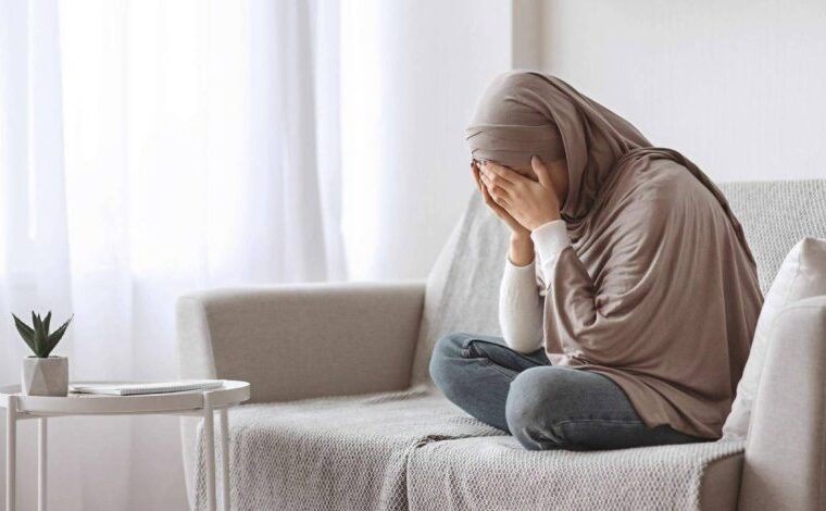 ۹ عامل اصلی در اتاق نشیمن که باعث استرس و اضطراب در خانه می شوند