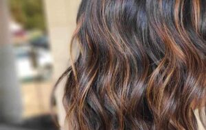 ۸ رنگ مو بسیار زیبا و ترند سال ۱۴۰۳ که به چهره شما جذابیت خاصی می بخشند