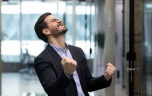 ۱۵ جمله کوتاه موثر که تکرار روزانه آنها زندگی شما را متحول می کند