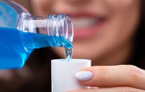 ترفندهای جالب و کاربردهای دهانشویه در تمیزکاری خانه