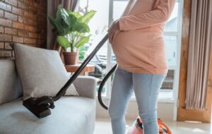 نکات مهم خانه تکانی عید برای خانم های بارداری