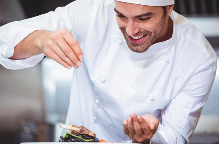 ۹ عقیده اشتباه رایج در آشپزی که نباید آنها را باور کنید