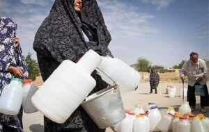 این شهر ۷۰۰۰ ساله در فارس یک جرعه آب هم ندارد/ مسئولین فقط حرف می زنند+ویدئو