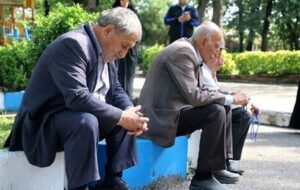 با پول عیدی ، بازنشسته ها نمی‌تواند برای خانواده ۲ جفت کفش بخرند