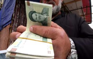 زمان پرداخت عیدی و میزان افزایش حقوق کارمندان دولت و بازنشستگان اعلام شد