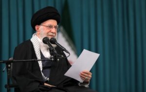 مقام معظم رهبری : راه درست انتخابات است