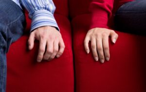 ۱۰ تمرین زوج درمانی برای بهبود روابط  زوج هایی که مُدام جر و بحث می کنند