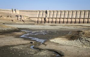 ذخیره آب ۱۸ سد مهم کشور در حال ته کشیدن / سد رودبال ( استهبان -داراب ) و لار خُشک خُشک