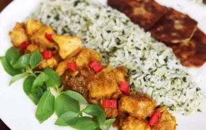 طرز تهیه گشنیز پلو با مرغ ، خوشمزه‌ترین غذای ایرانی که امروز بپزیذ