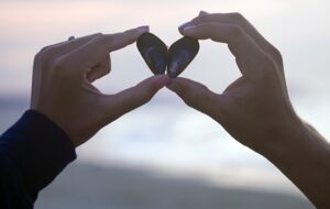 فال حافظ امروز ۳۰ بهمن / خواهم شدن به بستان چون غنچه با دل تنگ