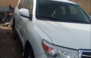 توقیف  لندکروز ۱۲ میلیاردی و بازداشت راننده اش که هیچ چیزش با هم مطابقت نداشت !