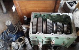 کشف انبار پر از گیربکس و موتور کامل ماشین های خارجی در یکی از دهات شیراز