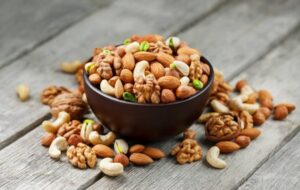 راهنمای کامل خرید آجیل خوب و باکیفیت برای شب عید