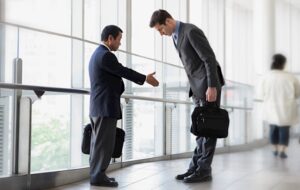 ۱۷ ویژگی رفتاری که شما را از نظر دیگران فردی معتبر و قابل احترام نشان می دهند