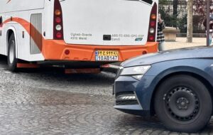 نوشته پشت اتوبوس پلاک اردبیل در پاریس +عکس