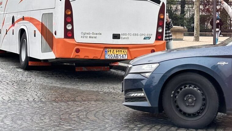 نوشته پشت اتوبوس پلاک اردبیل در پاریس +عکس