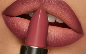 ۸ راهکار طلایی برای ماندگاری بیشتر رژ لب