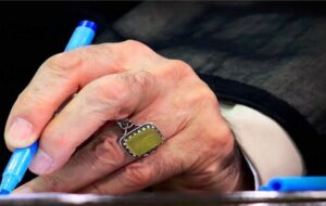 حکم آیت الله خامنه‌ای درباره چشیدن غذا در هنگام روزه