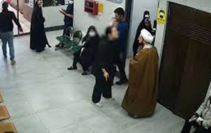 چراهای درگیری یک زن با روحانی در درمانگاه قم