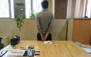 سارق طلا فروشی و بدل انداز سابقه‌دار بندرعباسی در شیراز دستگیر شد