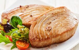 طرز تهیه‌ ۷ غذای خوشمزه و سریع که با تن ماهی درست کنید