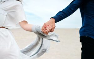 ۱۵ رمز و راز عاشقانه برای اینکه بدانید کسی دوست تان دارد یا نه