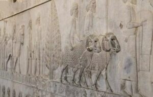 استقبال بیسابقه ایرانیان برای بازدید از تخت جمشید+عکس