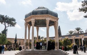 فال حافظ امروز ۲ فروردین/چشمه چشم مرا ای گل خندان دریاب