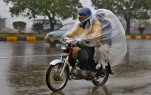 لحظه ای که ۱ موتورسوار به استقبال مرگ می رود