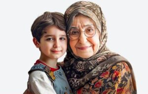 رانندگان و مسافرین بدانند:  این مادر بزرگ چشم به راهه