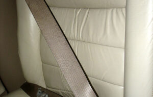 موشن گرافی| بستن کمربندی ایمنی برای کدام یک از سرنشینان خودرو الزامی است؟ چرا باید کمربند ببندیم؟