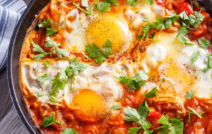 چرا املت بوی زهم تخم مرغ می دهد؟ + فوت و فن های پخت