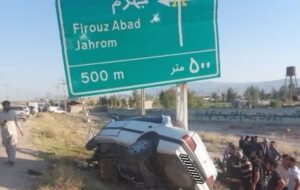 برخورد مرگبار یک خودرو با تابلو راهنمایی  در محور شیراز-فسا+عکس