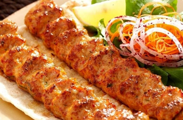 طرز تهیه کوبیده مرغ رستورانی + علت خشک و سفت شدن آن