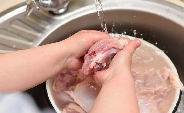 از بین بردن بوی بد مواد غذایی از دست