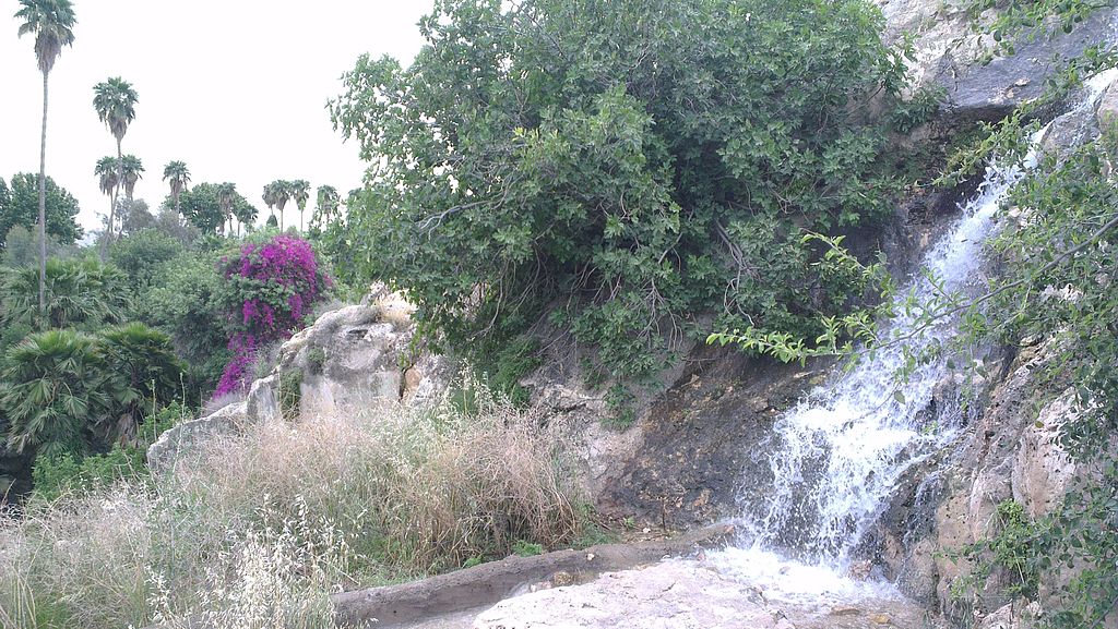 Abshar cheshme belghais az bala