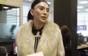 ویدئوی جنجالی خبرنگار زن و سفیر ایران در آذربایجان