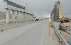 مسئولین راه و شهرسازی بگویند رفت و آمد در آزادراه شیراز- بوشهر از کی آغاز می شود؟