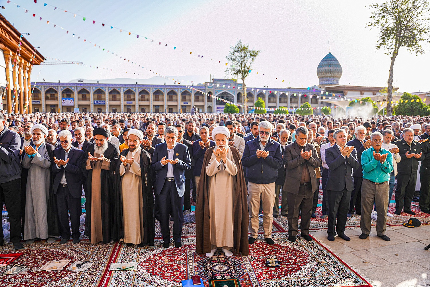 آیت‌الله لطف‌الله دژکام در خطبه‌های نماز عید فطر در حرم مطهر شاهچراغ ع