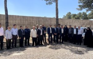 عکس دسته جمعی مسئولین در باغ ایرانی بلوار امیرکبیر شیراز که قرار است احداث شود