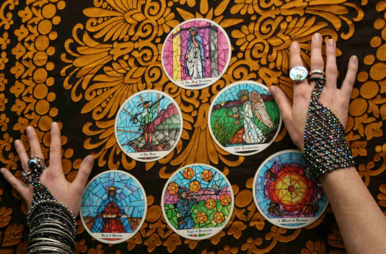 زن کازرونی توسط یک دعاکن ناشناس  ۲۴۰ میلیون تلکه شد