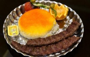 ۳۴ تکنیک درست کردن کباب کوبیده نرم و آبدار که از روی سیخ هم نریزد